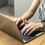 6 trabajos de transcripción en línea que pagan hasta $ 39 por hora de audio