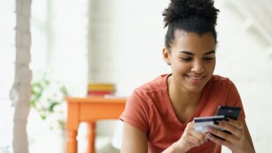 Woman using apps like Cash App