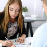 ¿Dónde se puede cobrar un cheque personal que no sean bancos? 8 mejores lugares