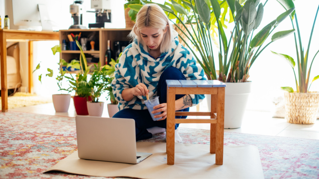 15 clases de manualidades en línea en 2022 | Gratis y de pago