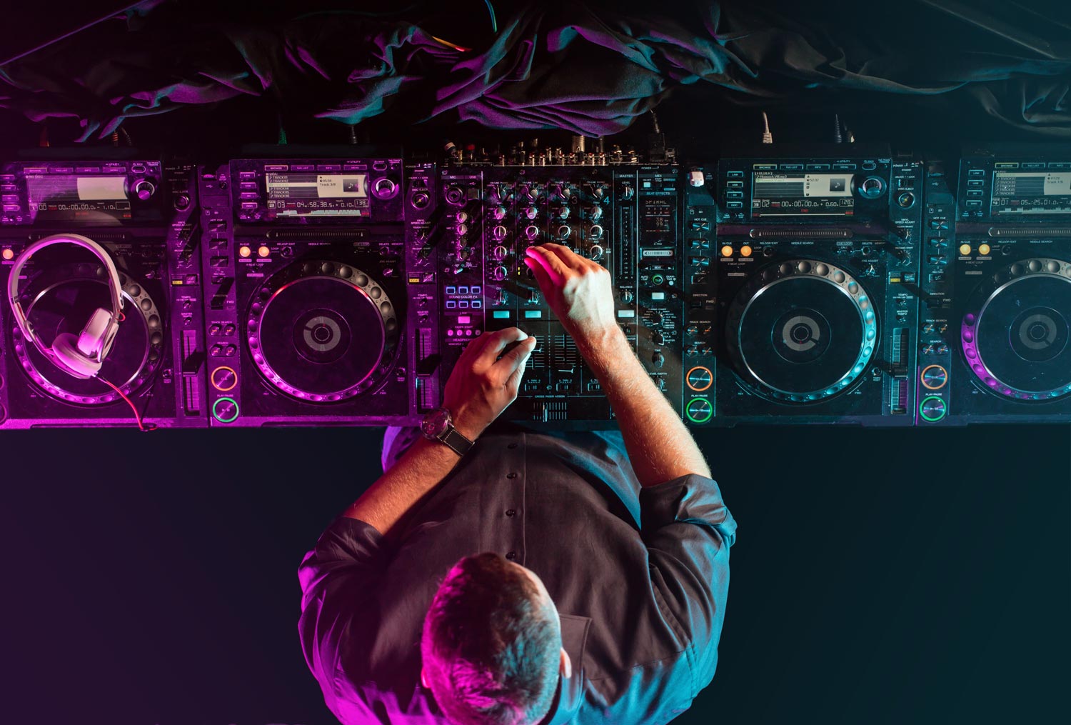 15 cursos de DJ en linea en 2022