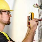 ¿Cuánto cuesta la escuela de comercio de electricistas?