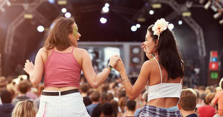 17 formas inteligentes de ahorrar dinero en los festivales