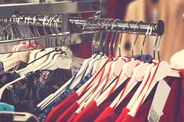 19 mejores lugares para comprar ropa barata en línea (¡envío gratis!)