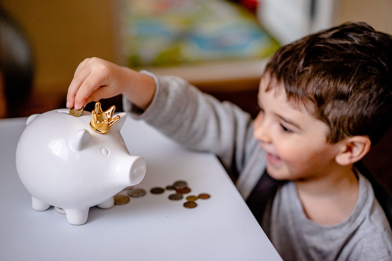 Cómo enseñar a los niños sobre el dinero (desde pequeños hasta los 17 años)