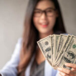 Las 12 mejores aplicaciones de anticipo de efectivo (¡que le prestarán dinero al instante!)